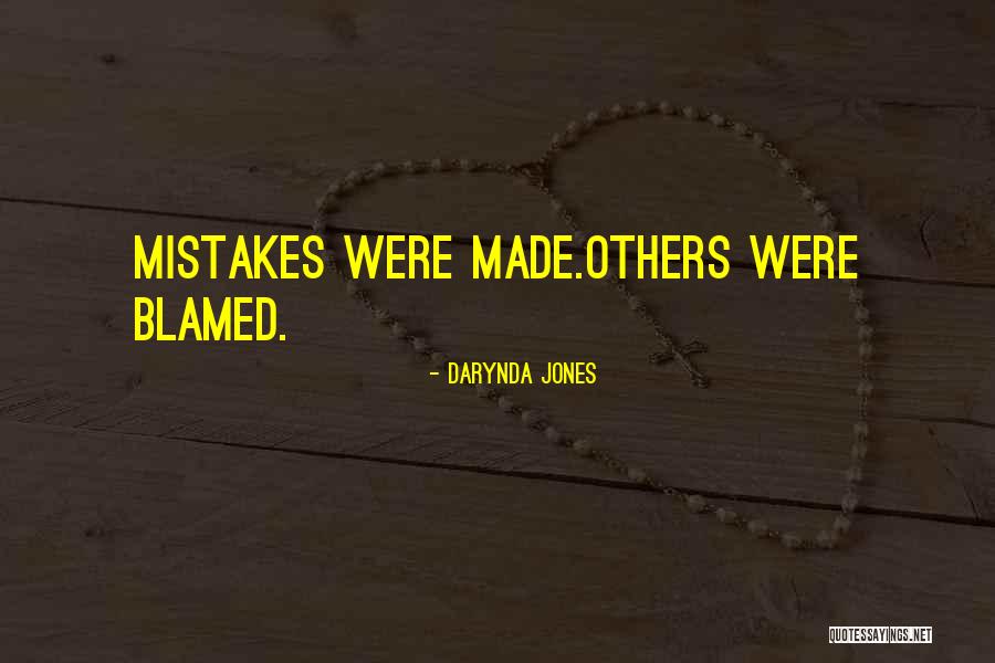 Raquettes Femmes Quotes By Darynda Jones Raquettes Femmes Quotes By Darynda Jones